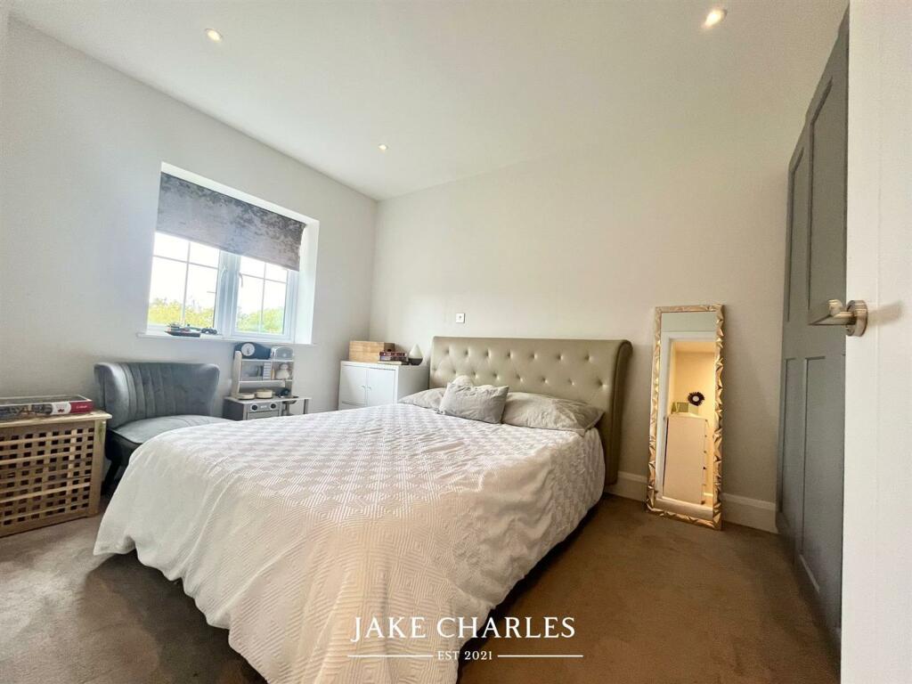 Additional property image - Crescent Gardens, St. Albans