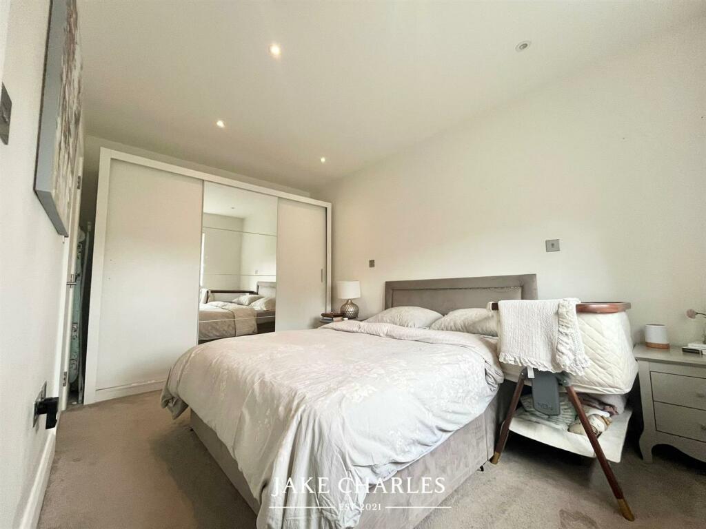 Additional property image - Crescent Gardens, St. Albans
