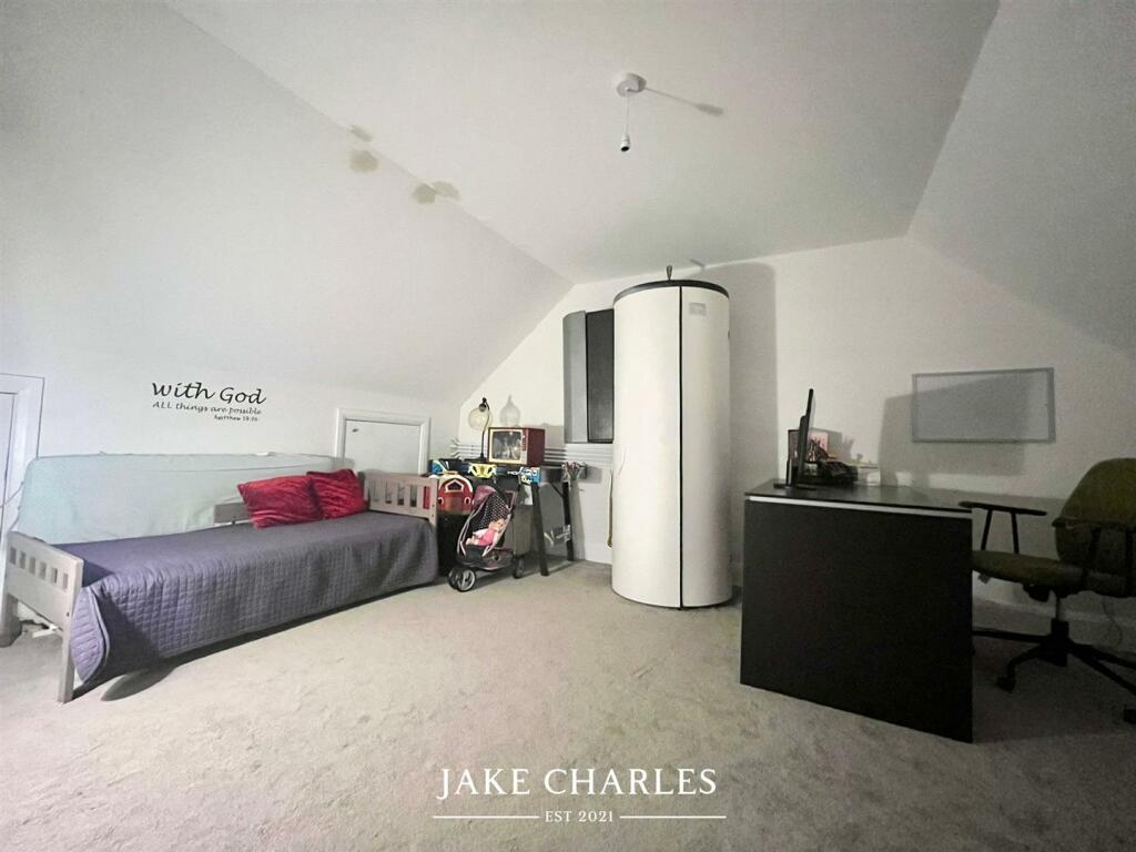 Additional property image - Crescent Gardens, St. Albans