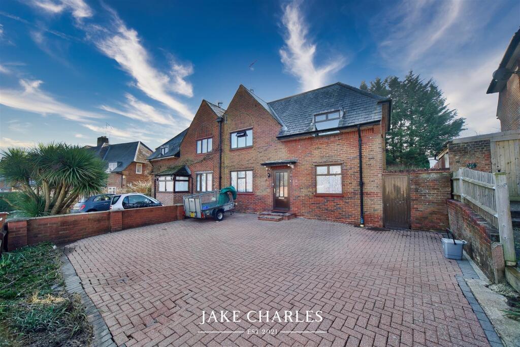 Main image of property: North Avenue, Shenley, Radlett