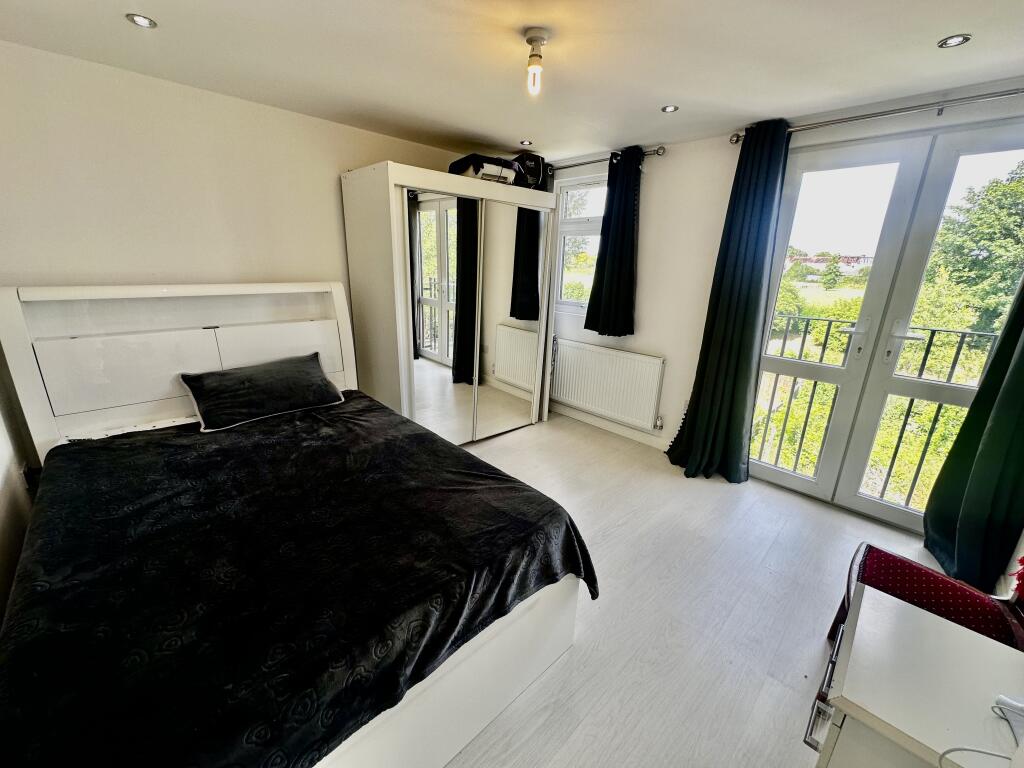Main image of property: Torquay Gardens, Ilford, IG4