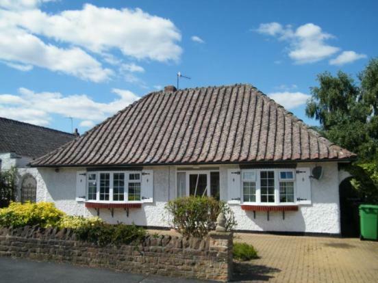 2 bedroom detached bungalow for rent in Toston Drive, Wollaton, NG8