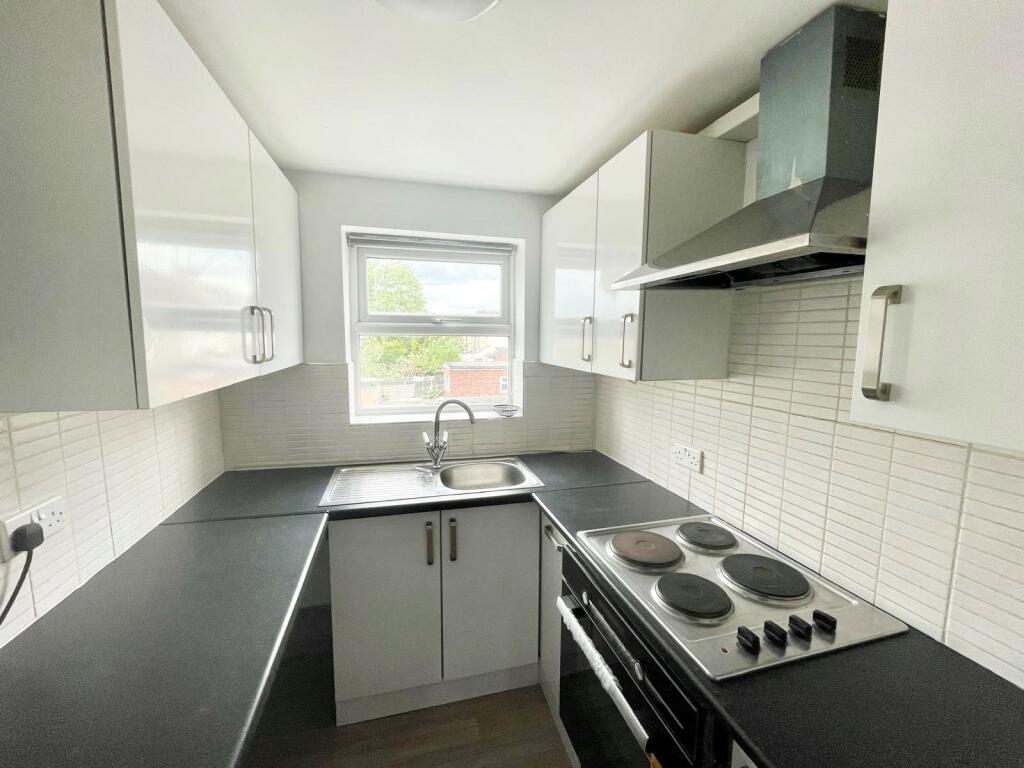 2 bedroom flat for rent in Queens Road, Beeston, NG9