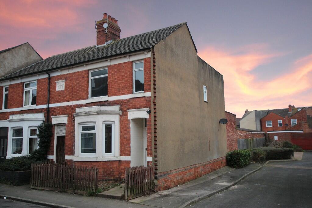 4 bedroom end of terrace house for sale in Wood Street, Kettering