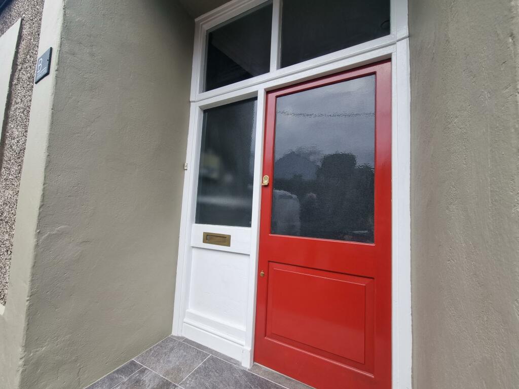 3 bedroom apartment for rent in Ferncliffe, Menai Bridge, LL59