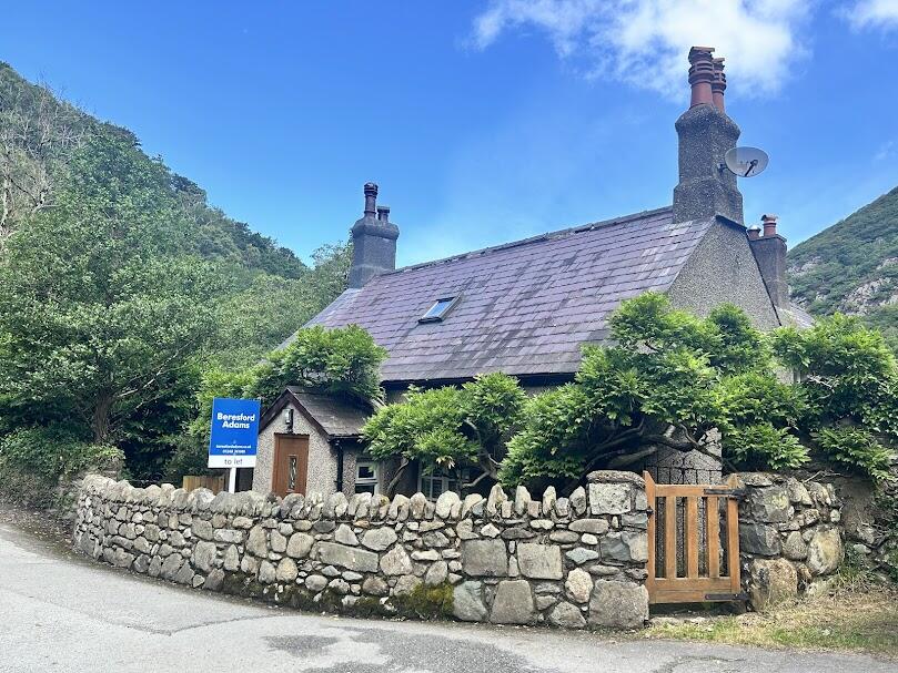 Main image of property: Bont Newydd, Abergwyngregyn
