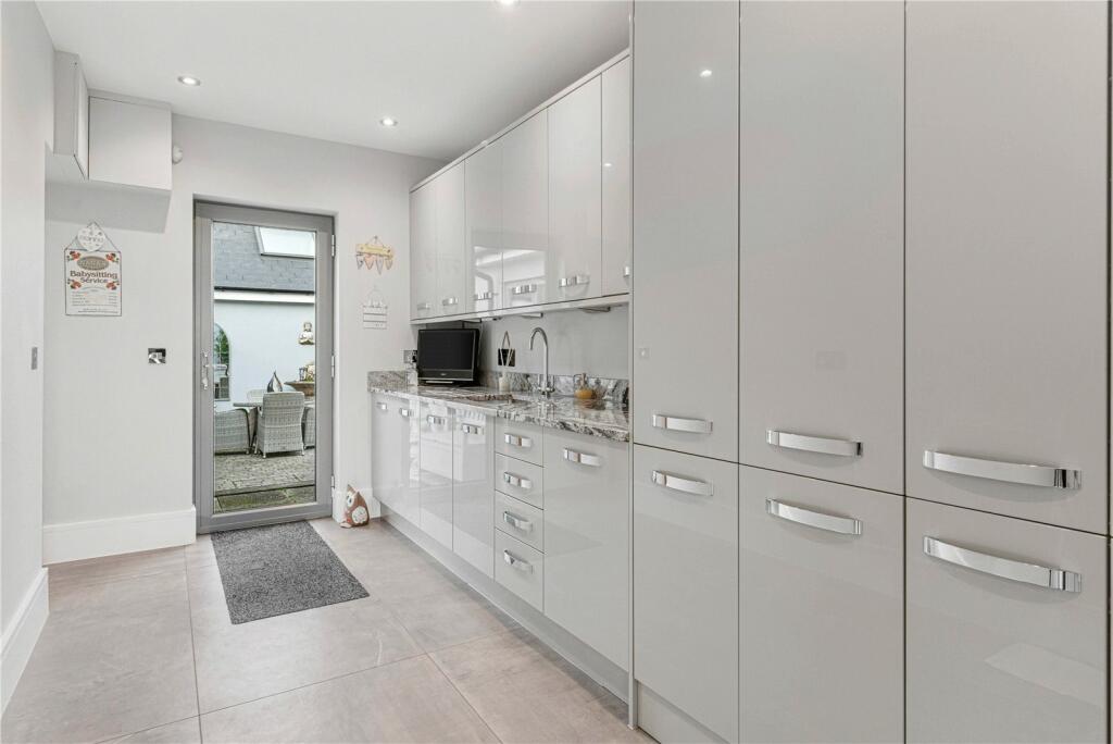 Additional property image - Cage End, Hatfield Broad Oak, Bishop's Stortford, Essex, CM22