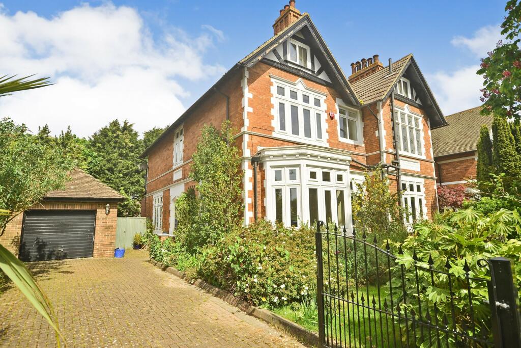 6 bedroom house for rent in Radnor Park West, Folkestone, CT19