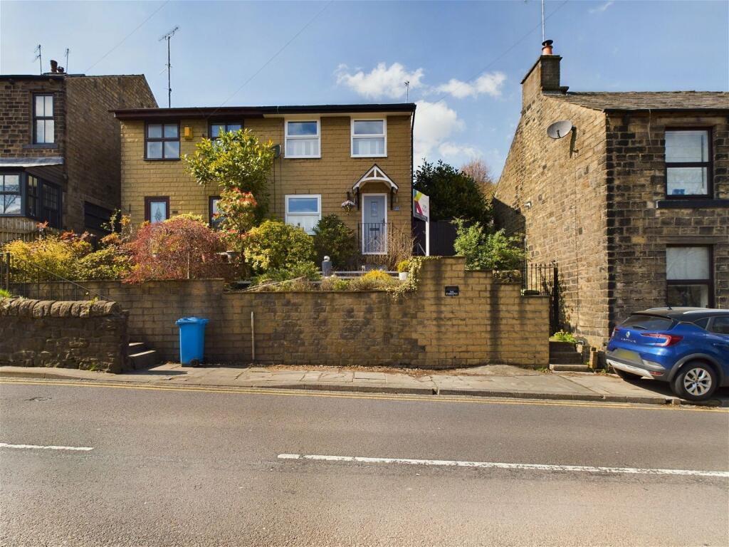 3 bedroom semidetached house for sale in Oldham Road, Uppermill