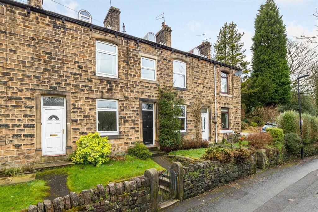 3 bedroom terraced house for sale in Mount View, Uppermill, Saddleworth