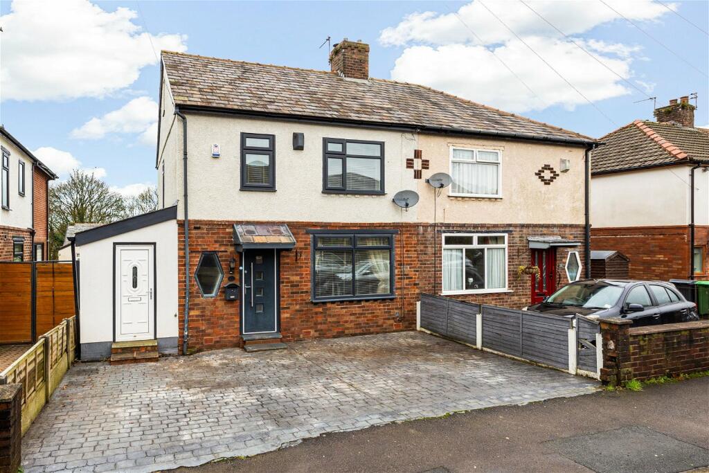 3 bedroom semidetached house for sale in Mildred Avenue, Grotton