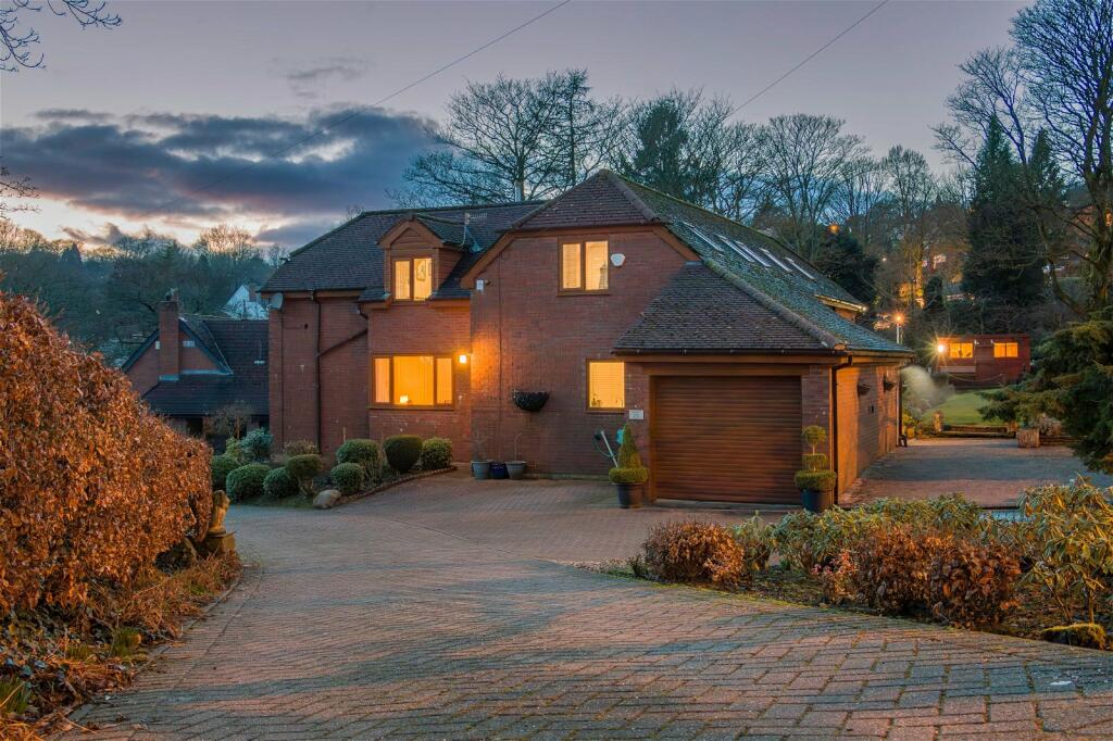 4 bedroom detached house for sale in Oldham Road, Grasscroft