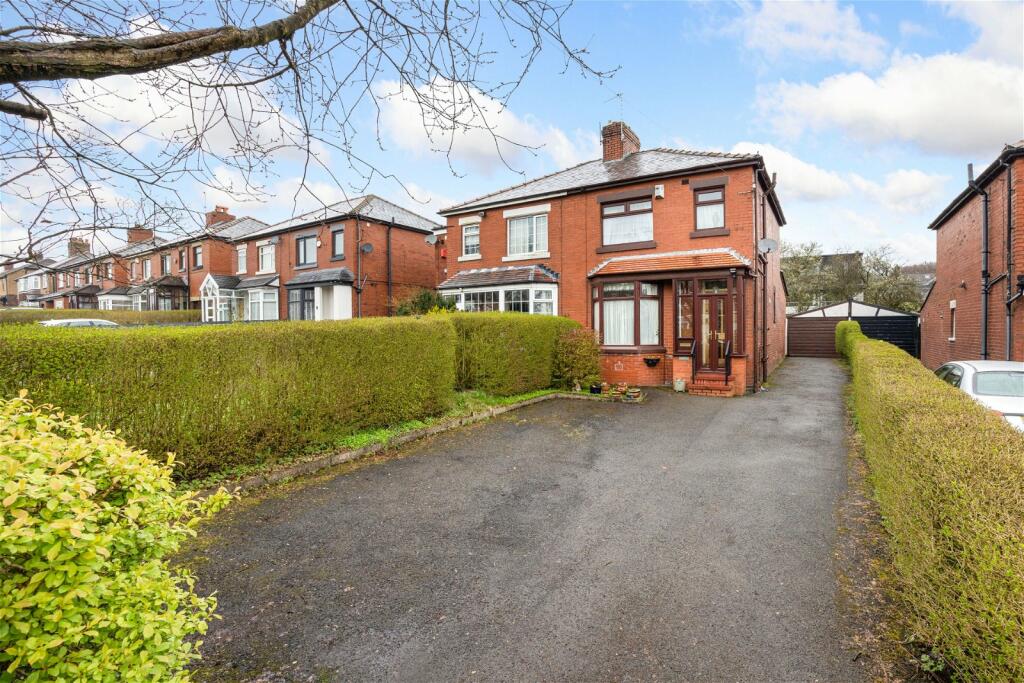 3 bedroom semidetached house for sale in Oldham Road, Grasscroft
