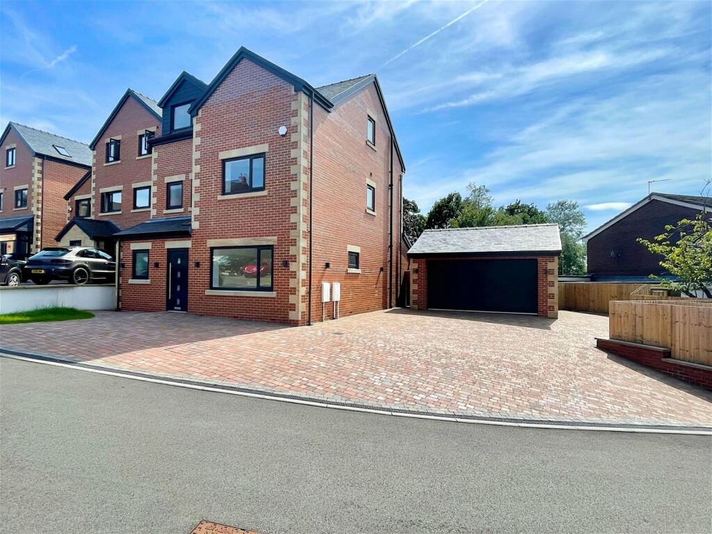 5 bedroom detached house for sale in Jackson Meadows, Springhead