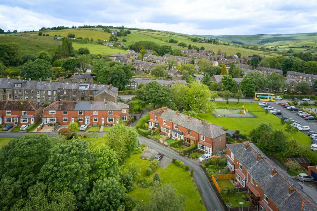 3 bedroom end of terrace house for sale in Clifton Holm, Delph, Saddleworth, OL3