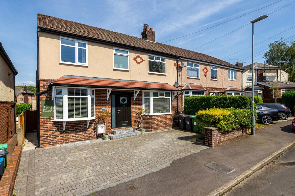 4 bedroom semidetached house for sale in Hillside Avenue, Grotton