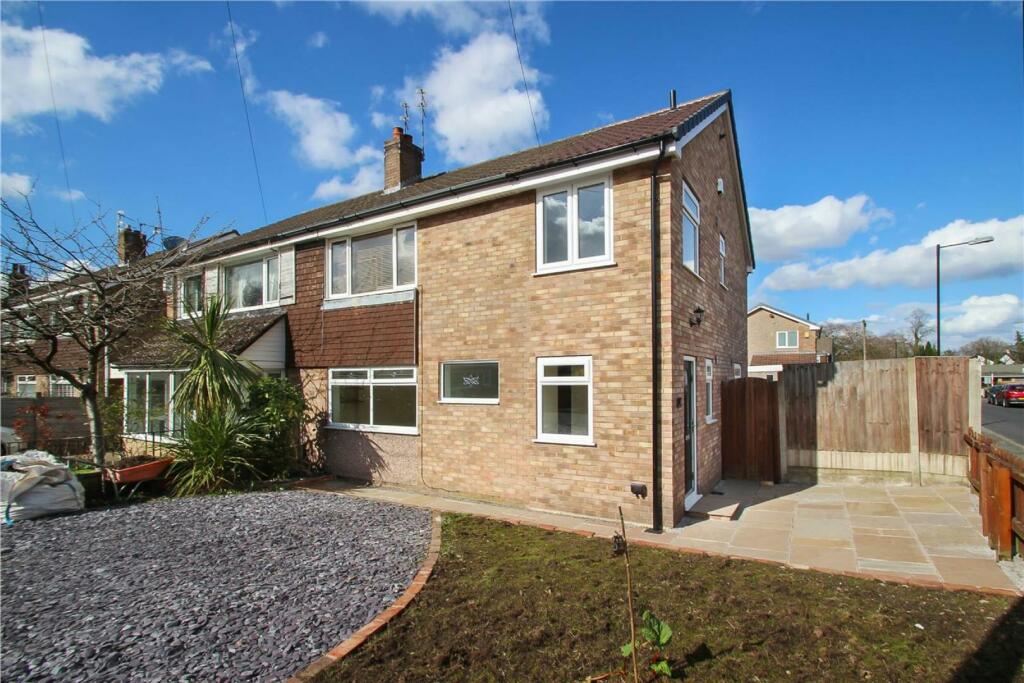 4 bedroom semidetached house for rent in Prestbury Avenue, Timperley, WA15