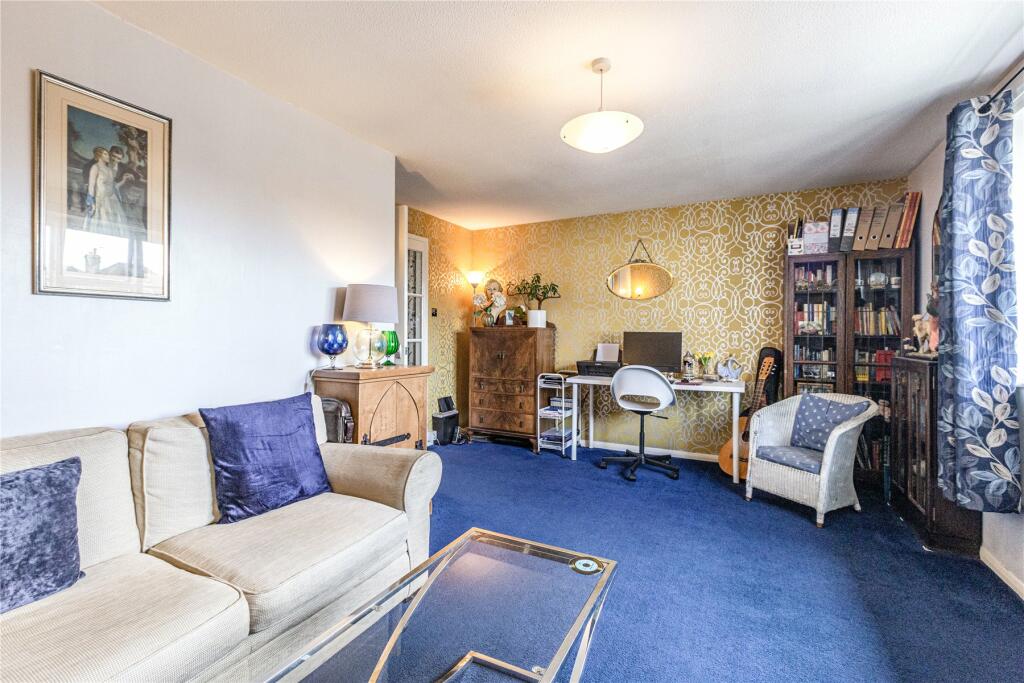 1 bedroom for sale in Addlestone, Surrey, KT15