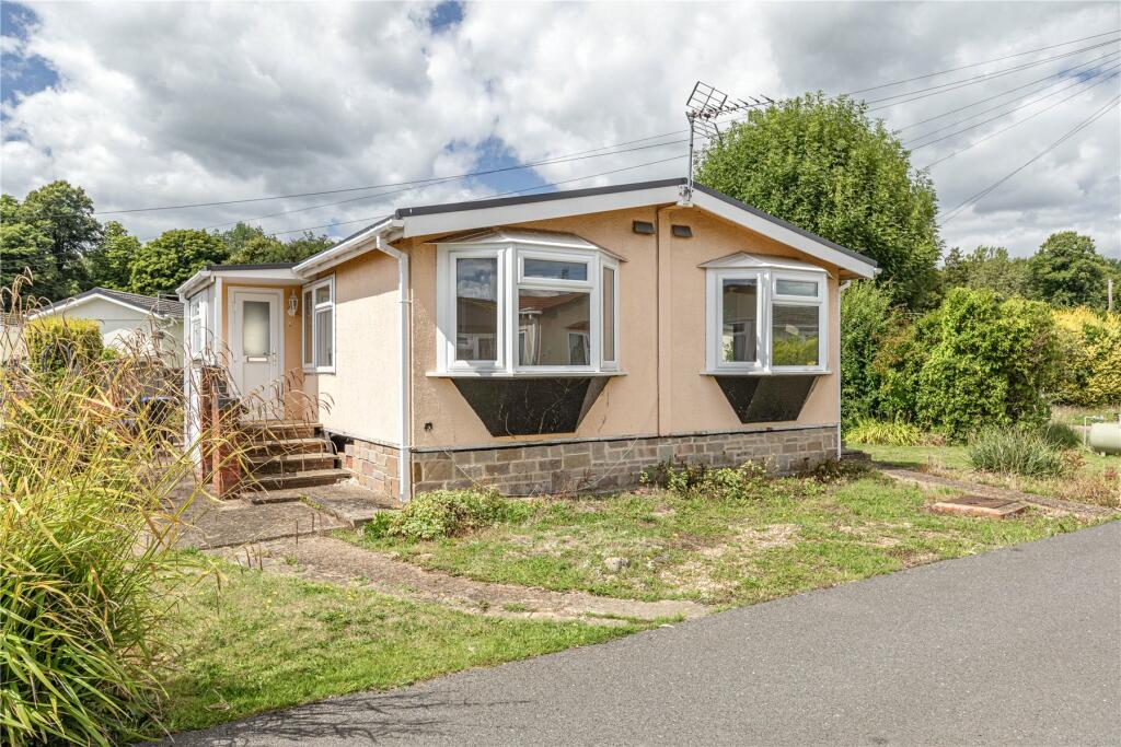 2 bedroom park home for sale in Meadowlands, Addlestone, Surrey, KT15