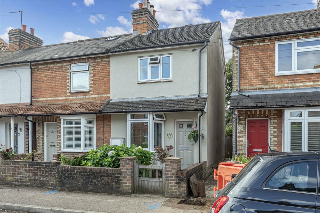 2 bedroom house for sale in Ecton Road, Addlestone, Surrey, KT15