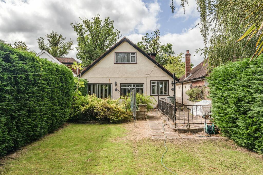3 bedroom detached house for sale in Little Green Lane, Chertsey
