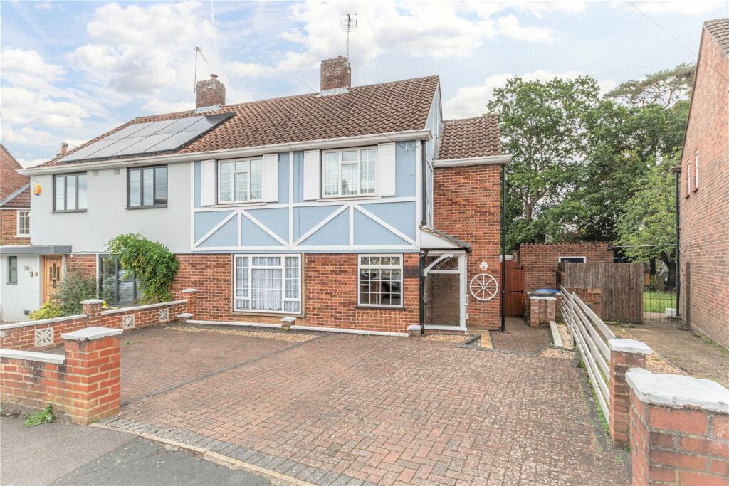 4 bedroom semidetached house for sale in Franklands Drive, Rowtown