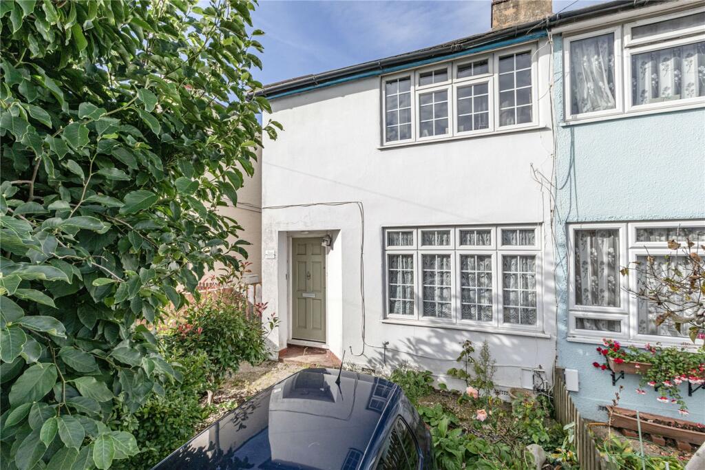 2 bedroom semidetached house for sale in Marsh Lane, Addlestone