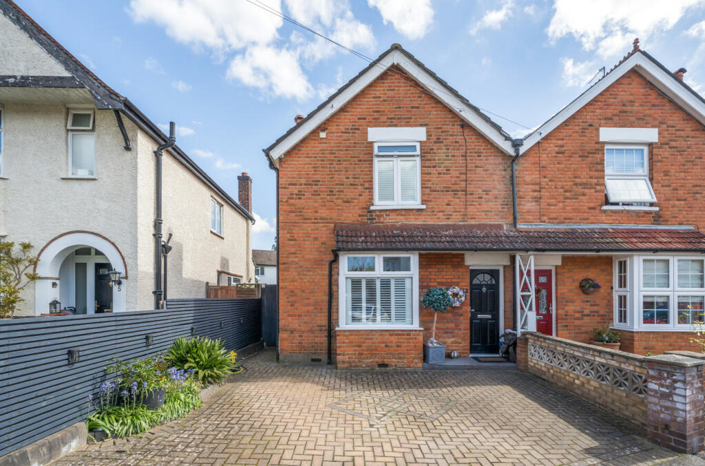 3 bedroom semidetached house for sale in Liberty Hall Road, Addlestone
