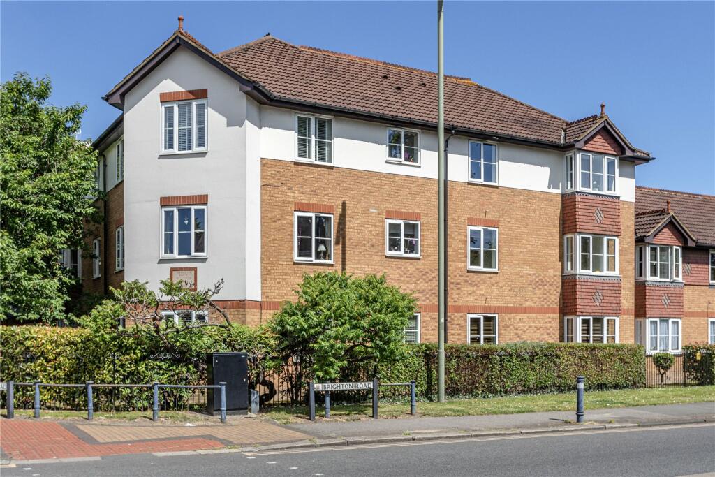 2 bedroom flat for sale in Brighton Road, Addlestone, KT15