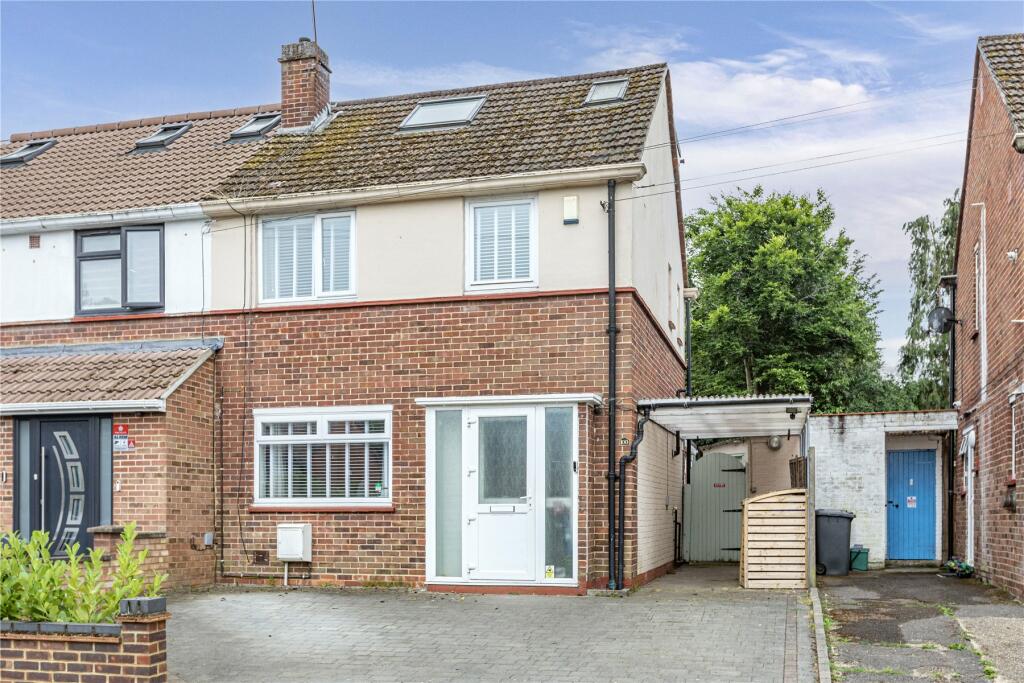 3 bedroom semidetached house for sale in Little Green Lane, Chertsey