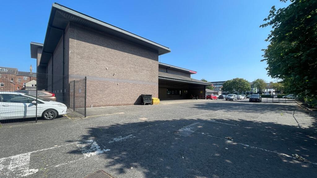 Main image of property: Warehouse with yard, Beverley Road, Hull, East Yorkshire, HU3 1XS