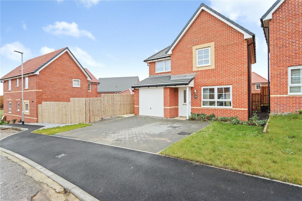 3 bedroom detached house for sale in Dunstanburgh Walk, Spennymoor