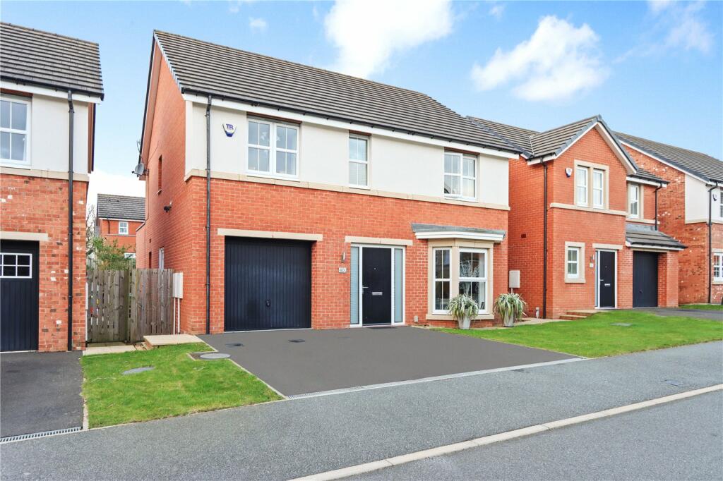 4 bedroom detached house for sale in High Carr Close, Framwellgate Moor