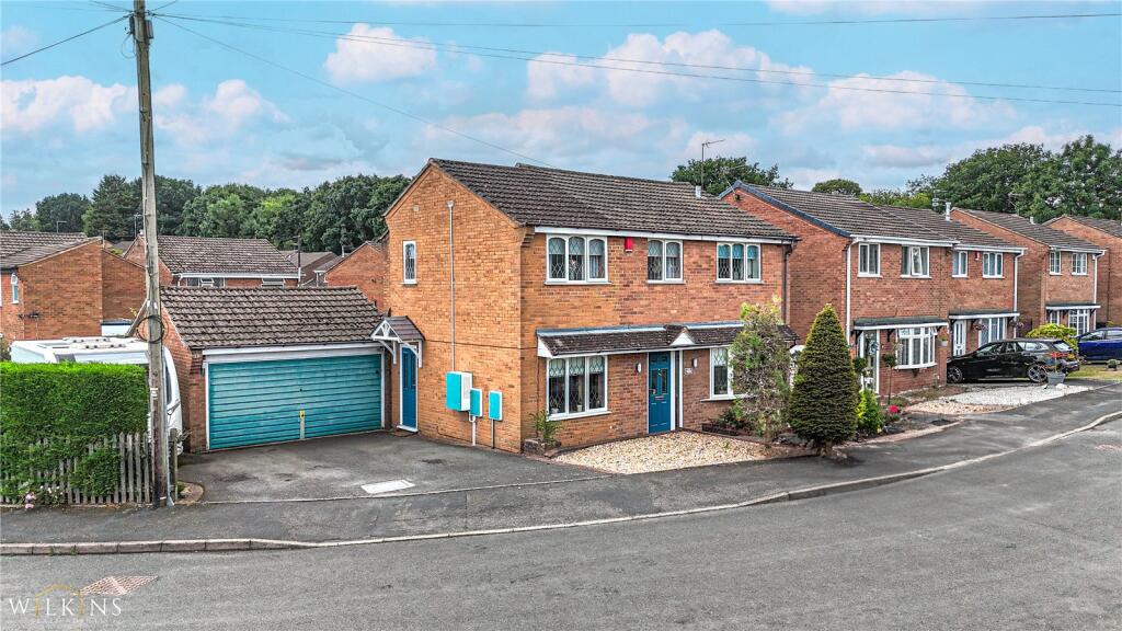 Main image of property: Bettina Close, Nuneaton, Warwickshire, CV10
