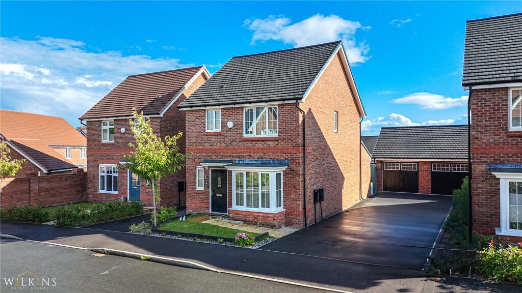 Main image of property: Macaw Close, Nuneaton, Warwickshire, CV10