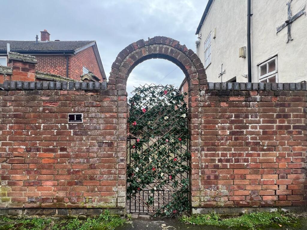 4 bedroom terraced house