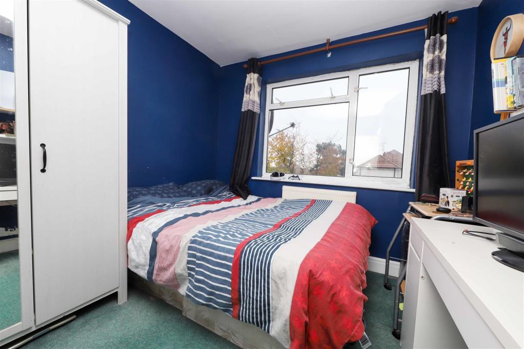 3 bedroom terraced house for sale in Hatherleigh Road, Ruislip, HA4