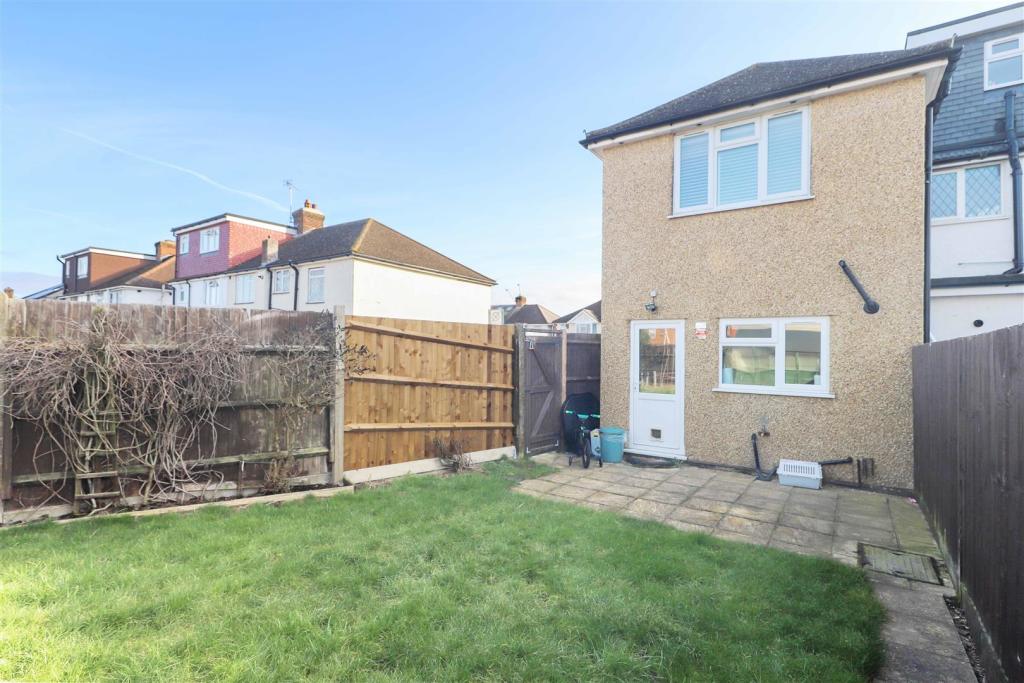 2 bedroom end of terrace house for sale in Bedford Road, Ruislip, HA4