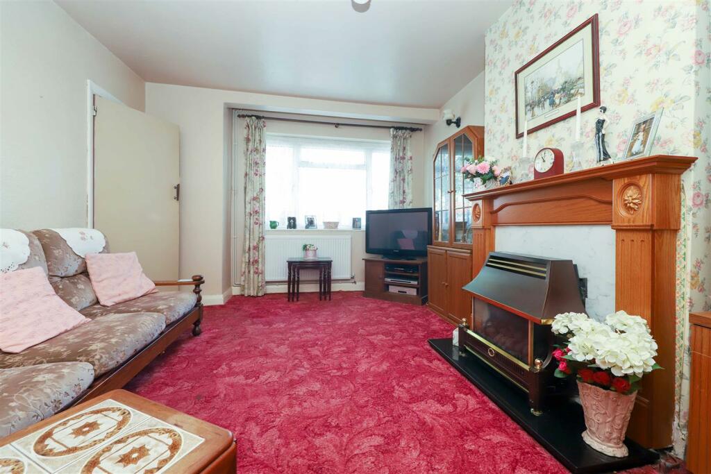 3 bedroom terraced house for sale in Bedford Road, Ruislip, HA4
