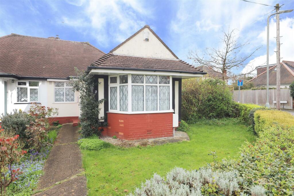 2 bedroom semidetached bungalow for sale in Cardinal Road, Ruislip, HA4