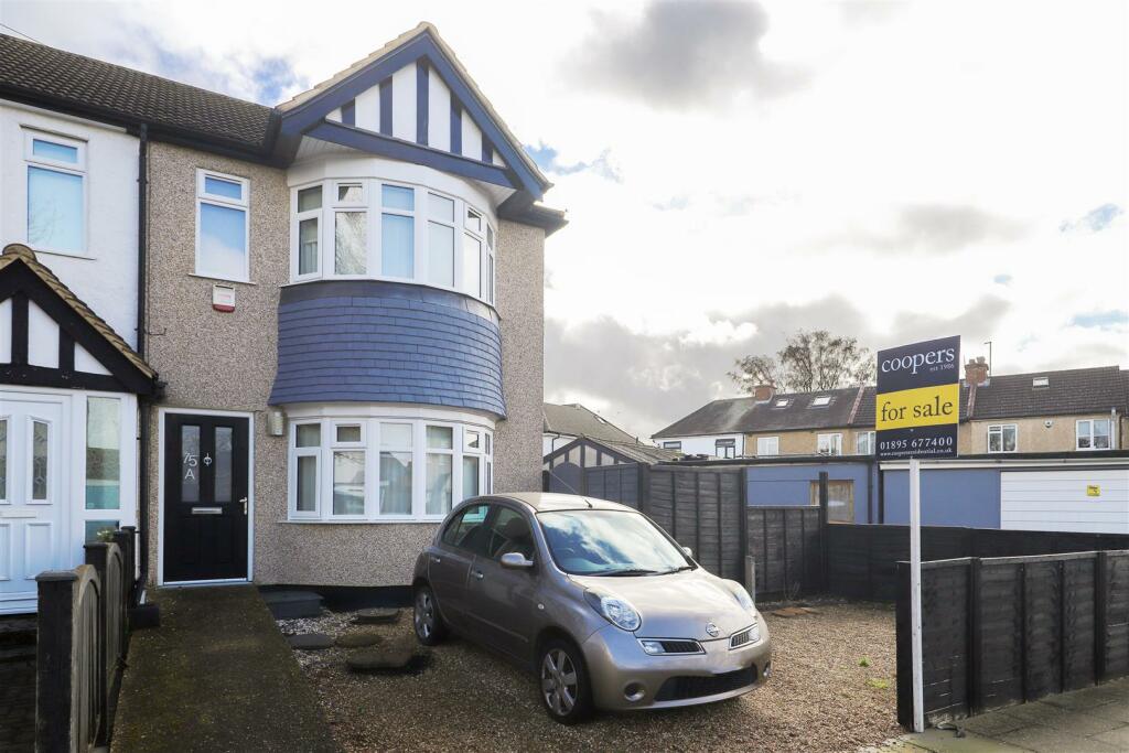 2 bedroom end of terrace house for sale in Hatherleigh Road, Ruislip, HA4