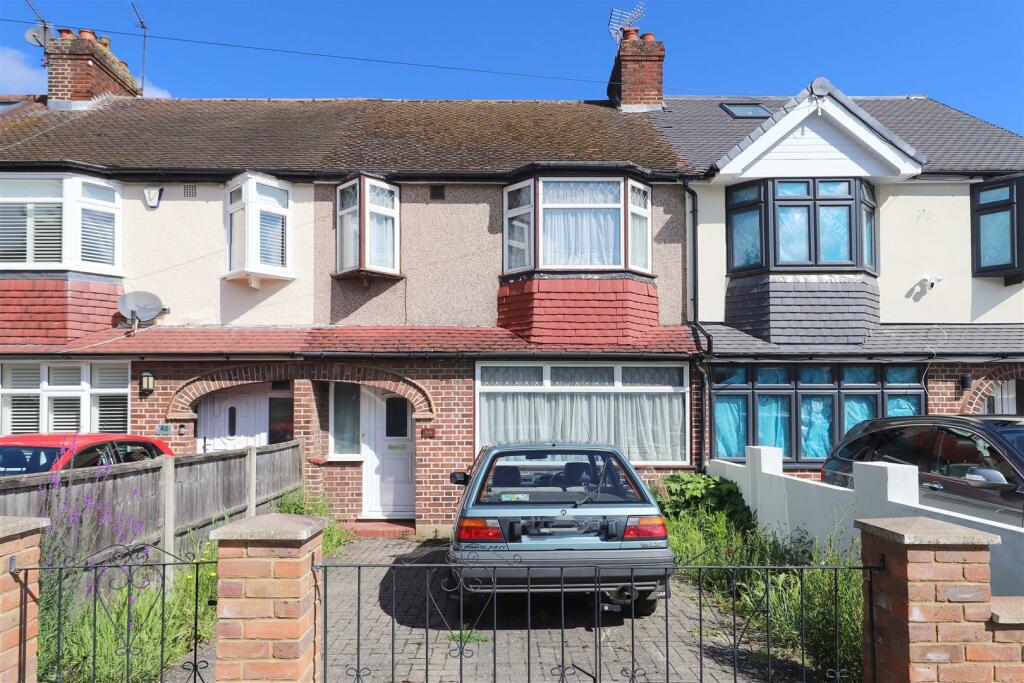 3 bedroom terraced house for sale in Diamond Road, Ruislip, HA4