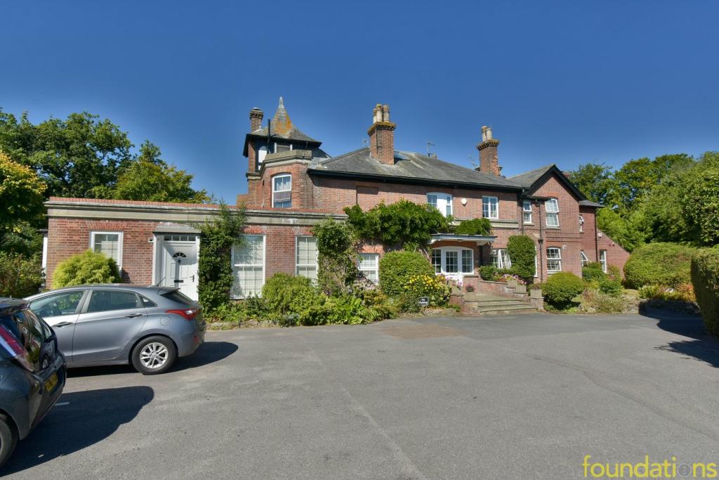 3 bedroom end of terrace house for sale in Little Common Road, Bexhill