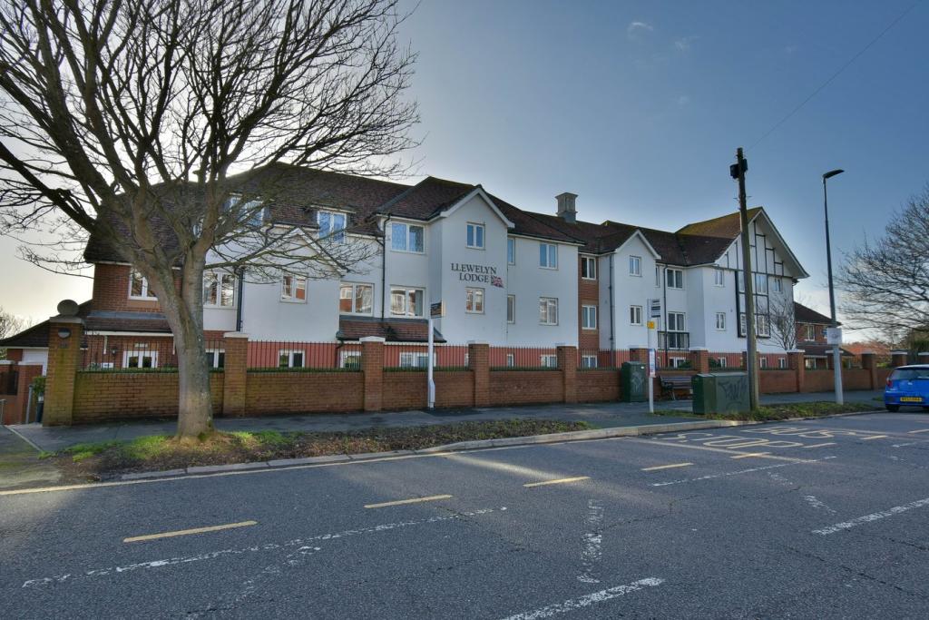 2 bedroom retirement property for sale in Cooden Drive, BexhillonSea