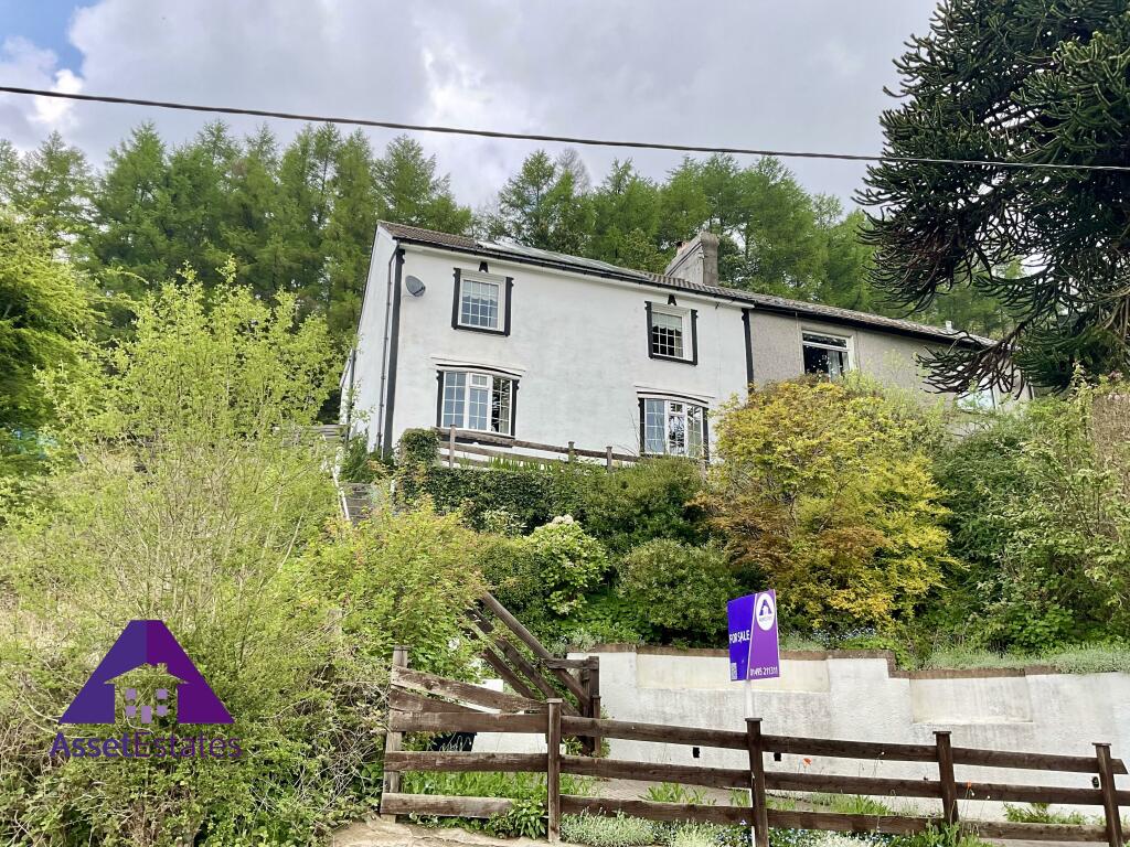 4 bedroom semidetached house for sale in Heol Gerrig, Abertillery