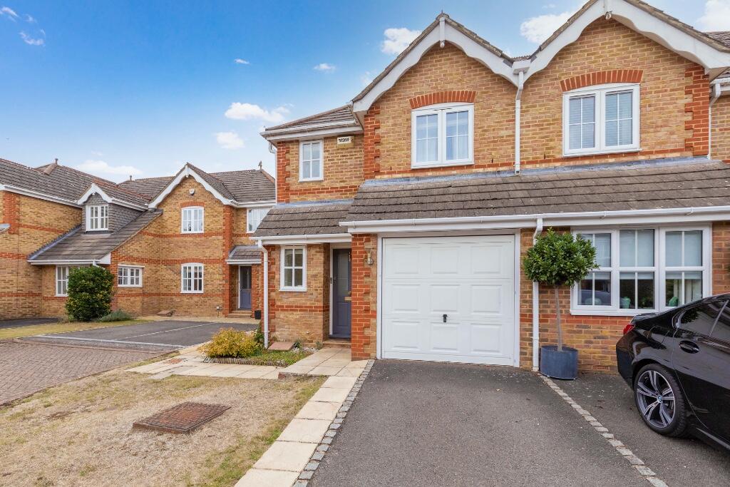 Main image of property: SUNNINGDALE Guards Court SL5