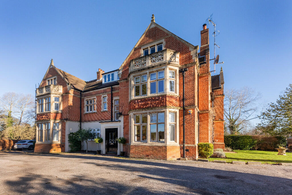 2 bedroom apartment for sale in Maidenhead Road, Windsor, Berkshire, SL4