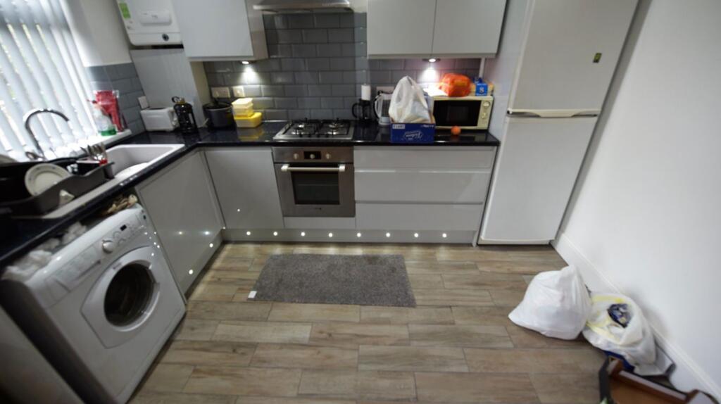Main image of property: 33 Kelso Road, Flat 2 House Share