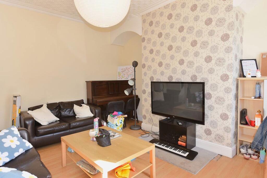 Main image of property: 16 Brudenell Street