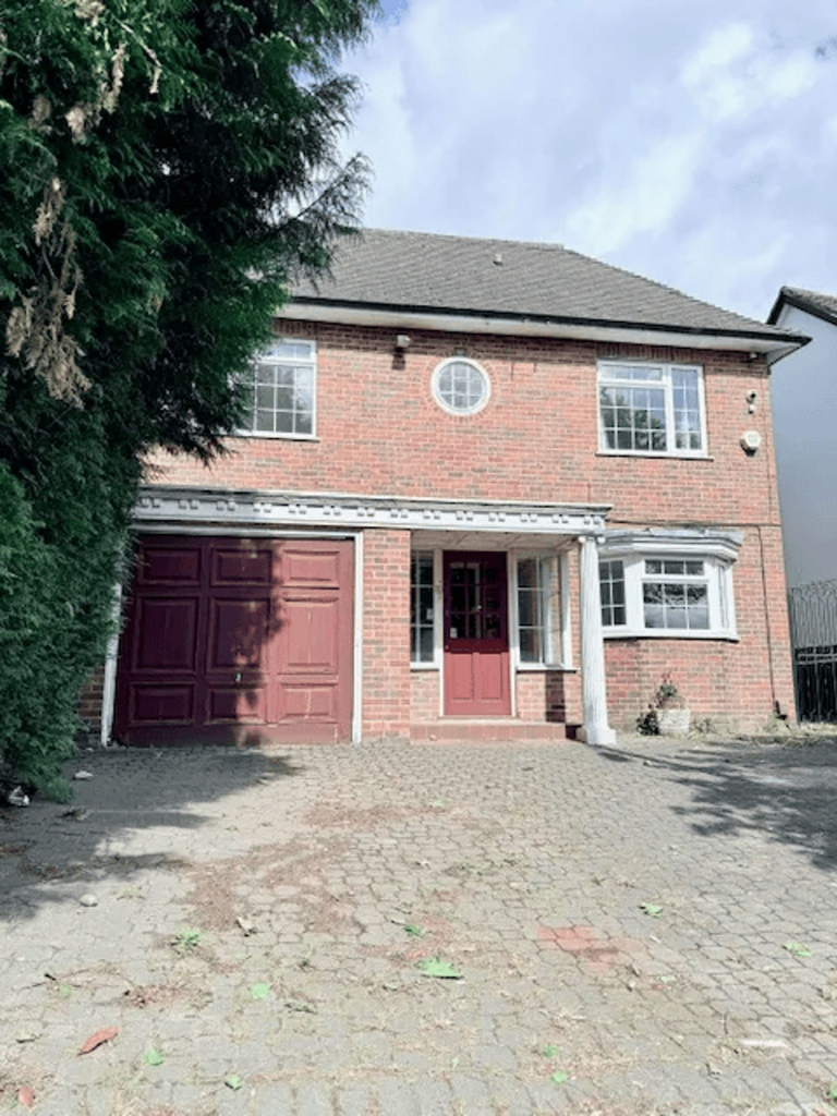 Main image of property: Avenue Road, London, N14